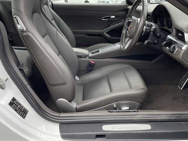 ポルシェ ９１１ カレラ 東京都 2017(平29)年 1.8万km ピュアホワイト 新車時保証書　整備記録簿/取扱説明書/ポルシェアクティブセーフ/アダプティブクルーズコントロール/アイドリングストップ/純正ナビ/BT/USB/SD/バックカメラ　ETC【DSRC】/ドライブレコーダー【前後】/レザーシート/シートヒーター/フロント背もたれパワーシート/アクティブサスペンション【PASM】/キーレスキー×２/LEDヘッドライト/オートライト/パドルシフト付皮巻きハンドル/純正19インチアルミ