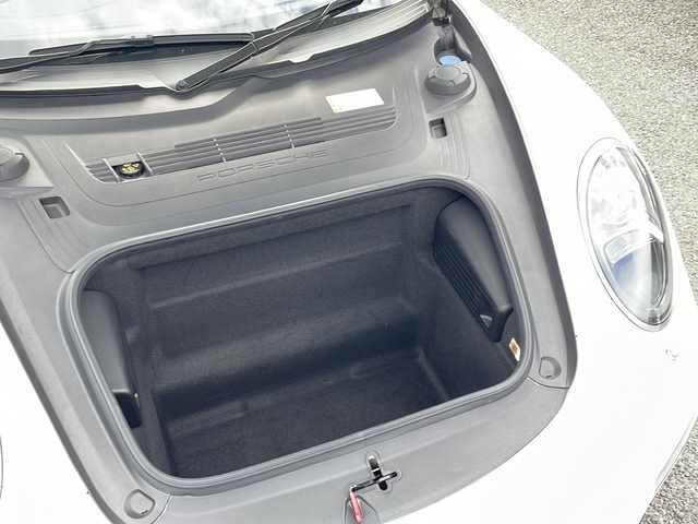 ポルシェ ９１１ カレラ 東京都 2017(平29)年 1.8万km ピュアホワイト 新車時保証書　整備記録簿/取扱説明書/ポルシェアクティブセーフ/アダプティブクルーズコントロール/アイドリングストップ/純正ナビ/BT/USB/SD/バックカメラ　ETC【DSRC】/ドライブレコーダー【前後】/レザーシート/シートヒーター/フロント背もたれパワーシート/アクティブサスペンション【PASM】/キーレスキー×２/LEDヘッドライト/オートライト/パドルシフト付皮巻きハンドル/純正19インチアルミ