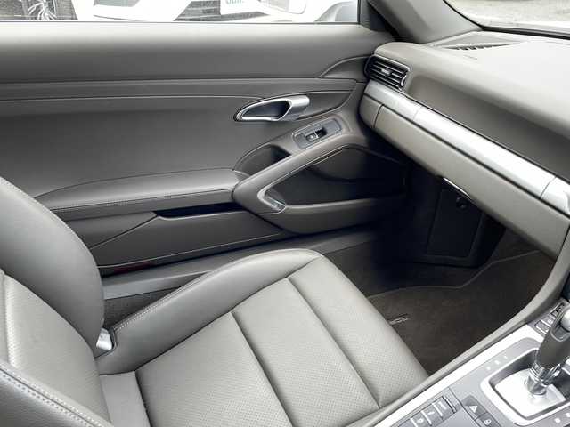 ポルシェ ９１１ カレラ 東京都 2017(平29)年 1.8万km ピュアホワイト 新車時保証書　整備記録簿/取扱説明書/ポルシェアクティブセーフ/アダプティブクルーズコントロール/アイドリングストップ/純正ナビ/BT/USB/SD/バックカメラ　ETC【DSRC】/ドライブレコーダー【前後】/レザーシート/シートヒーター/フロント背もたれパワーシート/アクティブサスペンション【PASM】/キーレスキー×２/LEDヘッドライト/オートライト/パドルシフト付皮巻きハンドル/純正19インチアルミ