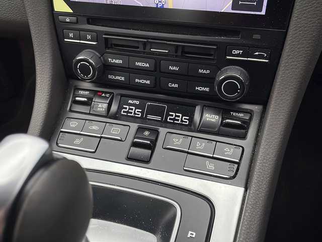 ポルシェ ９１１ カレラ 東京都 2017(平29)年 1.8万km ピュアホワイト 新車時保証書　整備記録簿/取扱説明書/ポルシェアクティブセーフ/アダプティブクルーズコントロール/アイドリングストップ/純正ナビ/BT/USB/SD/バックカメラ　ETC【DSRC】/ドライブレコーダー【前後】/レザーシート/シートヒーター/フロント背もたれパワーシート/アクティブサスペンション【PASM】/キーレスキー×２/LEDヘッドライト/オートライト/パドルシフト付皮巻きハンドル/純正19インチアルミ