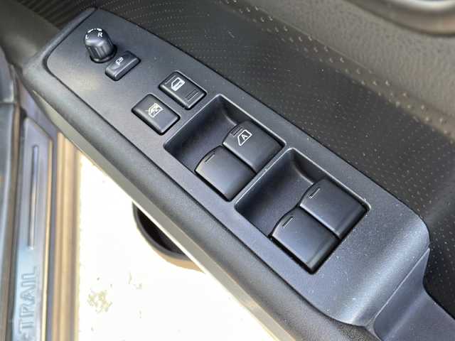 日産 エクストレイル 20GT 岩手県 2012(平24)年 6.8万km ブレードシルバー 4WD　純正ナビ BT CD/DVD再生 TV バックカメラ MAKアルミ GDマフラー 社外テールランプ クルーズコントロール オートHIDライト フォグランプ ルーフレール スマートキー ETC