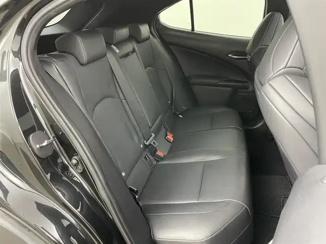 レクサス ＵＸ 200 Fスポーツ 岡山県 2018(平30)年 6万km グラファイトブラックガラスフレーク サンルーフ/純正ナビ/地デジ/Bluetooth/CD/DVD/SD/パノラミックビューモニター/BSM/HUD/黒革シート/シートヒーター /ベンチレーション /ステアリングヒーター/パワーシート/ドラレコ /ビルトインETC2.0/三眼LEDライト/衝突軽減ブレーキ/レーダークルーズコントロール/プッシュスタート /新車保証書/取扱説明書/スペアキー×１/カードキー×１