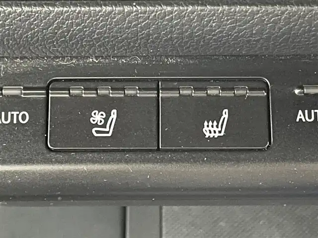 レクサス ＵＸ 200 Fスポーツ 岡山県 2018(平30)年 6万km グラファイトブラックガラスフレーク サンルーフ/純正ナビ/地デジ/Bluetooth/CD/DVD/SD/パノラミックビューモニター/BSM/HUD/黒革シート/シートヒーター /ベンチレーション /ステアリングヒーター/パワーシート/ドラレコ /ビルトインETC2.0/三眼LEDライト/衝突軽減ブレーキ/レーダークルーズコントロール/プッシュスタート /新車保証書/取扱説明書/スペアキー×１/カードキー×１