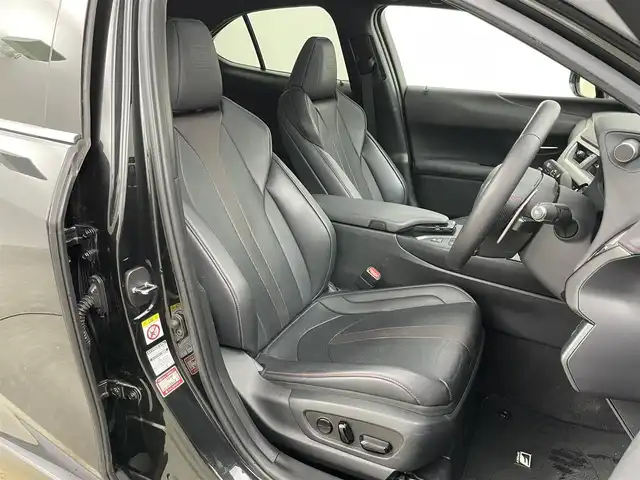 レクサス ＵＸ 200 Fスポーツ 岡山県 2018(平30)年 6万km グラファイトブラックガラスフレーク サンルーフ/純正ナビ/地デジ/Bluetooth/CD/DVD/SD/パノラミックビューモニター/BSM/HUD/黒革シート/シートヒーター /ベンチレーション /ステアリングヒーター/パワーシート/ドラレコ /ビルトインETC2.0/三眼LEDライト/衝突軽減ブレーキ/レーダークルーズコントロール/プッシュスタート /新車保証書/取扱説明書/スペアキー×１/カードキー×１