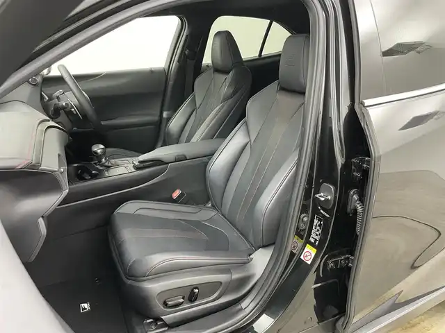 レクサス ＵＸ 200 Fスポーツ 岡山県 2018(平30)年 6万km グラファイトブラックガラスフレーク サンルーフ/純正ナビ/地デジ/Bluetooth/CD/DVD/SD/パノラミックビューモニター/BSM/HUD/黒革シート/シートヒーター /ベンチレーション /ステアリングヒーター/パワーシート/ドラレコ /ビルトインETC2.0/三眼LEDライト/衝突軽減ブレーキ/レーダークルーズコントロール/プッシュスタート /新車保証書/取扱説明書/スペアキー×１/カードキー×１