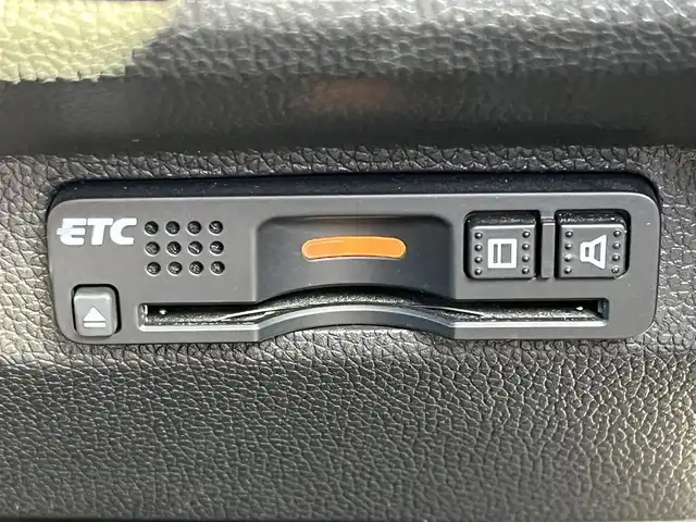 ホンダ フリード ハイブリット EX 奈良県 2017(平29)年 6.8万km ホワイトオーキッドパール 純正ナビ（VXM-174VFXi）/（フルセグ/BT/CD/DVD)/レーダークルーズコントロール/バックカメラ/衝突軽減システム/レーンキープアシスト/両側パワースライドドア/ハーフレザーシート/前席シートヒーター/後席サンシェード/オートライト/前後ドライブレコーダー/ETC/純正15インチＡＷ/取り扱い説明書/スペアキーＸ１