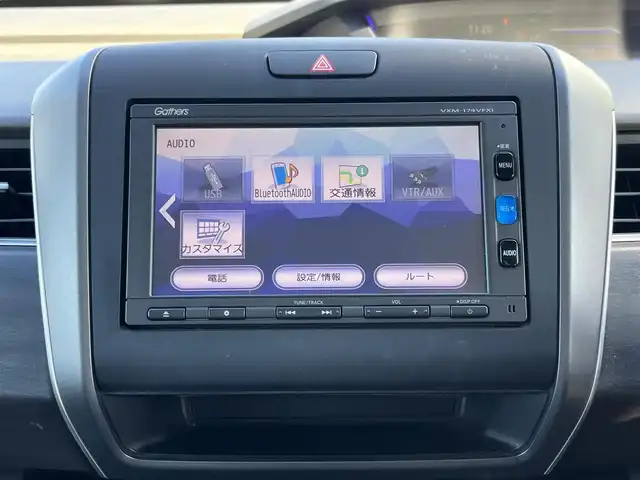 ホンダ フリード ハイブリット EX 奈良県 2017(平29)年 6.8万km ホワイトオーキッドパール 純正ナビ（VXM-174VFXi）/（フルセグ/BT/CD/DVD)/レーダークルーズコントロール/バックカメラ/衝突軽減システム/レーンキープアシスト/両側パワースライドドア/ハーフレザーシート/前席シートヒーター/後席サンシェード/オートライト/前後ドライブレコーダー/ETC/純正15インチＡＷ/取り扱い説明書/スペアキーＸ１