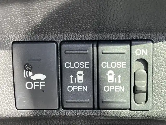 ホンダ フリード ハイブリット EX 奈良県 2017(平29)年 6.8万km ホワイトオーキッドパール 純正ナビ（VXM-174VFXi）/（フルセグ/BT/CD/DVD)/レーダークルーズコントロール/バックカメラ/衝突軽減システム/レーンキープアシスト/両側パワースライドドア/ハーフレザーシート/前席シートヒーター/後席サンシェード/オートライト/前後ドライブレコーダー/ETC/純正15インチＡＷ/取り扱い説明書/スペアキーＸ１