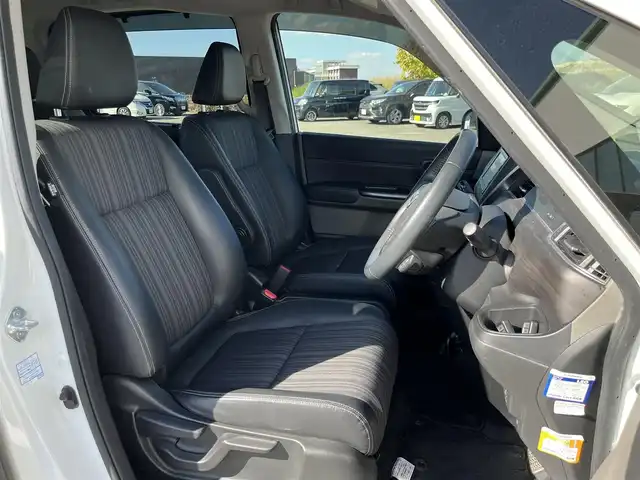 ホンダ フリード ハイブリット EX 奈良県 2017(平29)年 6.8万km ホワイトオーキッドパール 純正ナビ（VXM-174VFXi）/（フルセグ/BT/CD/DVD)/レーダークルーズコントロール/バックカメラ/衝突軽減システム/レーンキープアシスト/両側パワースライドドア/ハーフレザーシート/前席シートヒーター/後席サンシェード/オートライト/前後ドライブレコーダー/ETC/純正15インチＡＷ/取り扱い説明書/スペアキーＸ１