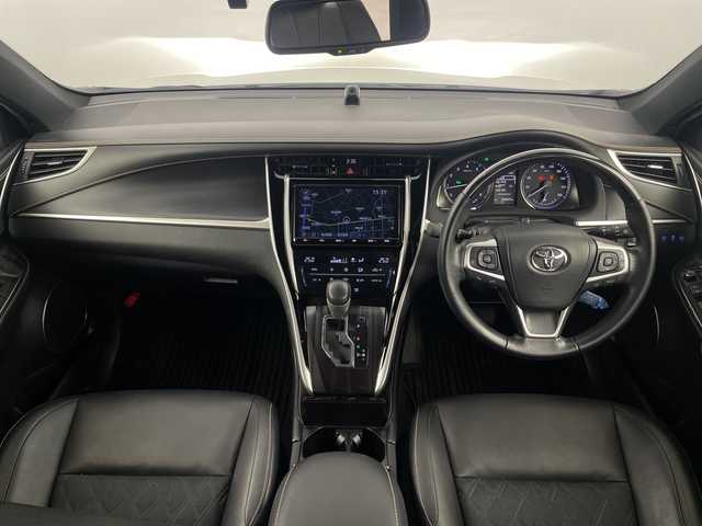 トヨタ ハリアー プレミアム 埼玉県 2019(令1)年 5.3万km ホワイトパールクリスタルシャイン 純正ナビ　/バックカメラ　/クルーズコントロール　/レーンキープアシスト　/衝突軽減ブレーキ　/コーナーセンサー　/パワーバックドア　/先行車発進お知らせ機能　/ＥＴＣ　/前後ドライブレコーダー　/社外アルミスタットレスタイヤ積込/フロアマット/アイドリングストップ/フォグランプ/LEDヘッドライト/ドアバイザー