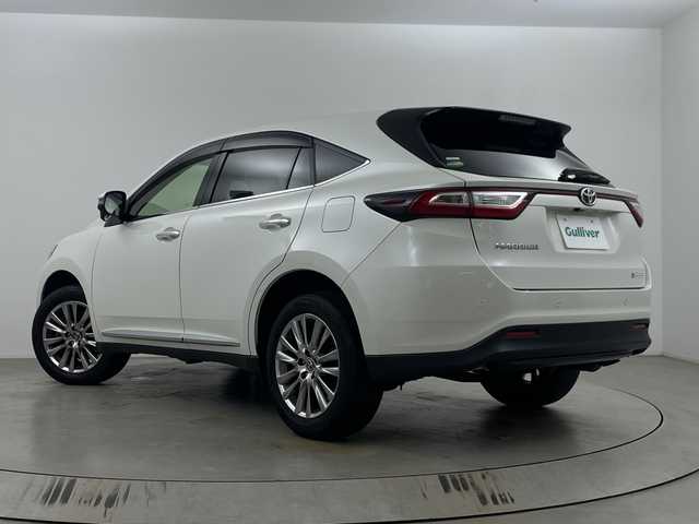 トヨタ ハリアー プレミアム 埼玉県 2019(令1)年 5.3万km ホワイトパールクリスタルシャイン 純正ナビ　/バックカメラ　/クルーズコントロール　/レーンキープアシスト　/衝突軽減ブレーキ　/コーナーセンサー　/パワーバックドア　/先行車発進お知らせ機能　/ＥＴＣ　/前後ドライブレコーダー　/社外アルミスタットレスタイヤ積込/フロアマット/アイドリングストップ/フォグランプ/LEDヘッドライト/ドアバイザー