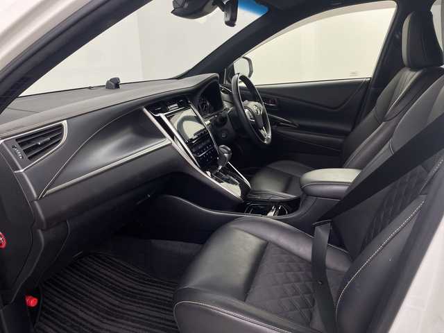 トヨタ ハリアー プレミアム 埼玉県 2019(令1)年 5.3万km ホワイトパールクリスタルシャイン 純正ナビ　/バックカメラ　/クルーズコントロール　/レーンキープアシスト　/衝突軽減ブレーキ　/コーナーセンサー　/パワーバックドア　/先行車発進お知らせ機能　/ＥＴＣ　/前後ドライブレコーダー　/社外アルミスタットレスタイヤ積込/フロアマット/アイドリングストップ/フォグランプ/LEDヘッドライト/ドアバイザー