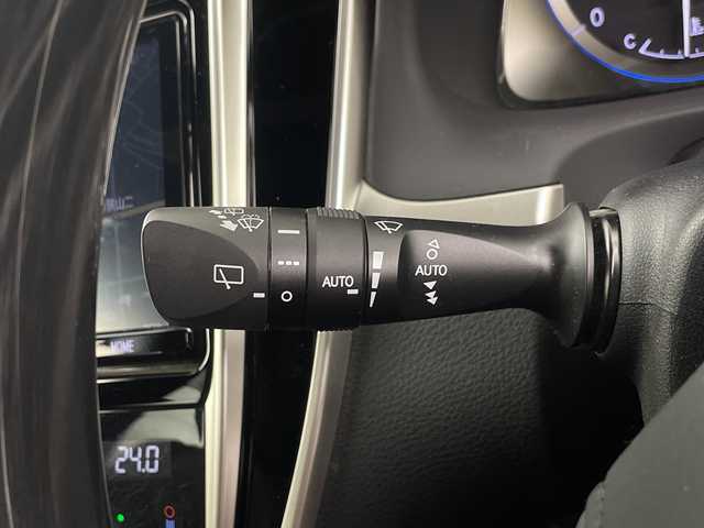 トヨタ ハリアー プレミアム 埼玉県 2019(令1)年 5.3万km ホワイトパールクリスタルシャイン 純正ナビ　/バックカメラ　/クルーズコントロール　/レーンキープアシスト　/衝突軽減ブレーキ　/コーナーセンサー　/パワーバックドア　/先行車発進お知らせ機能　/ＥＴＣ　/前後ドライブレコーダー　/社外アルミスタットレスタイヤ積込/フロアマット/アイドリングストップ/フォグランプ/LEDヘッドライト/ドアバイザー