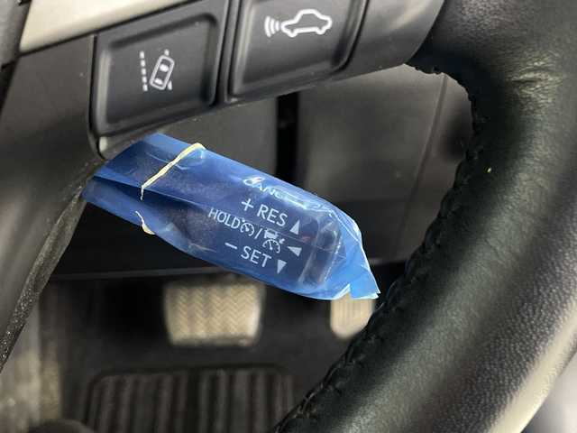 トヨタ ハリアー プレミアム 埼玉県 2019(令1)年 5.3万km ホワイトパールクリスタルシャイン 純正ナビ　/バックカメラ　/クルーズコントロール　/レーンキープアシスト　/衝突軽減ブレーキ　/コーナーセンサー　/パワーバックドア　/先行車発進お知らせ機能　/ＥＴＣ　/前後ドライブレコーダー　/社外アルミスタットレスタイヤ積込/フロアマット/アイドリングストップ/フォグランプ/LEDヘッドライト/ドアバイザー