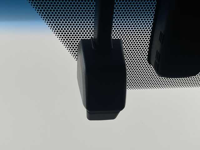 トヨタ ハリアー プレミアム 埼玉県 2019(令1)年 5.3万km ホワイトパールクリスタルシャイン 純正ナビ　/バックカメラ　/クルーズコントロール　/レーンキープアシスト　/衝突軽減ブレーキ　/コーナーセンサー　/パワーバックドア　/先行車発進お知らせ機能　/ＥＴＣ　/前後ドライブレコーダー　/社外アルミスタットレスタイヤ積込/フロアマット/アイドリングストップ/フォグランプ/LEDヘッドライト/ドアバイザー