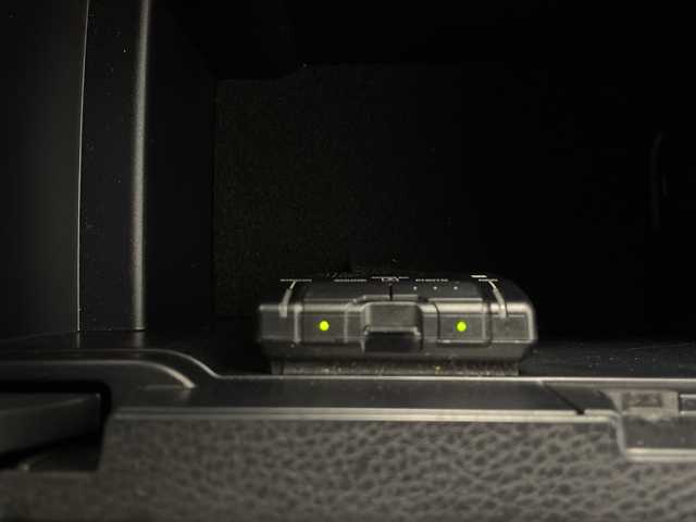 トヨタ ハリアー プレミアム 埼玉県 2019(令1)年 5.3万km ホワイトパールクリスタルシャイン 純正ナビ　/バックカメラ　/クルーズコントロール　/レーンキープアシスト　/衝突軽減ブレーキ　/コーナーセンサー　/パワーバックドア　/先行車発進お知らせ機能　/ＥＴＣ　/前後ドライブレコーダー　/社外アルミスタットレスタイヤ積込/フロアマット/アイドリングストップ/フォグランプ/LEDヘッドライト/ドアバイザー