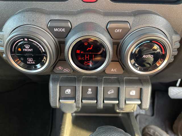 スズキ ジムニー シエラ JC 道央・札幌 2024(令6)年 3.6万km ピュアホワイトP ・４WD/・衝突被害軽減システム/・Bluetooth/・メモリナビ/・バックカメラ/・ETC/・クルーズコントロール/・ドライブレコーダー/・前席シートヒーター/・パーキングアシスト/・背面タイヤ/・レーンキープアシスト/・LEDヘッドライト/・ヘッドライトウォッシャー/・ダウンヒルアシストコントロール