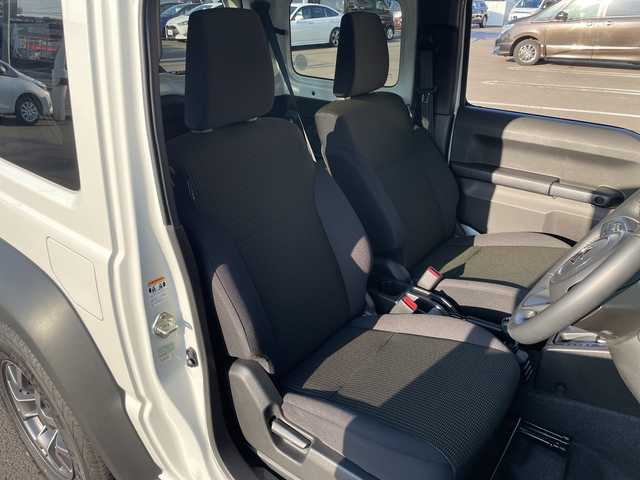 スズキ ジムニー シエラ JC 道央・札幌 2024(令6)年 3.6万km ピュアホワイトP ・４WD/・衝突被害軽減システム/・Bluetooth/・メモリナビ/・バックカメラ/・ETC/・クルーズコントロール/・ドライブレコーダー/・前席シートヒーター/・パーキングアシスト/・背面タイヤ/・レーンキープアシスト/・LEDヘッドライト/・ヘッドライトウォッシャー/・ダウンヒルアシストコントロール