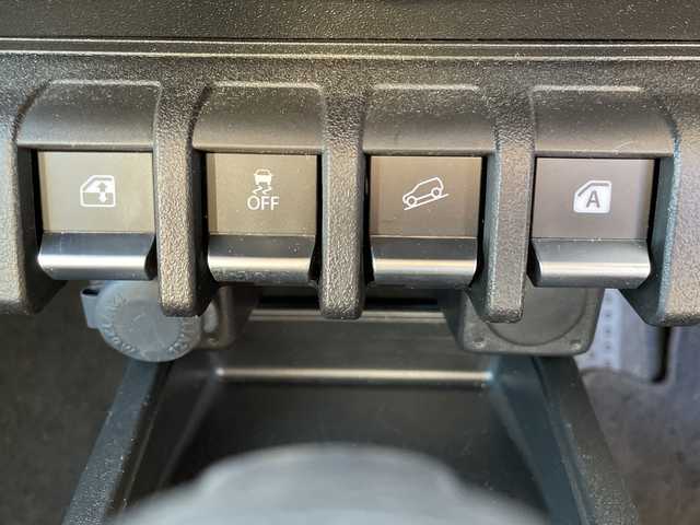 スズキ ジムニー シエラ JC 道央・札幌 2024(令6)年 3.6万km ピュアホワイトP ・４WD/・衝突被害軽減システム/・Bluetooth/・メモリナビ/・バックカメラ/・ETC/・クルーズコントロール/・ドライブレコーダー/・前席シートヒーター/・パーキングアシスト/・背面タイヤ/・レーンキープアシスト/・LEDヘッドライト/・ヘッドライトウォッシャー/・ダウンヒルアシストコントロール