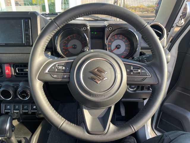 スズキ ジムニー シエラ JC 道央・札幌 2024(令6)年 3.6万km ピュアホワイトP ・４WD/・衝突被害軽減システム/・Bluetooth/・メモリナビ/・バックカメラ/・ETC/・クルーズコントロール/・ドライブレコーダー/・前席シートヒーター/・パーキングアシスト/・背面タイヤ/・レーンキープアシスト/・LEDヘッドライト/・ヘッドライトウォッシャー/・ダウンヒルアシストコントロール