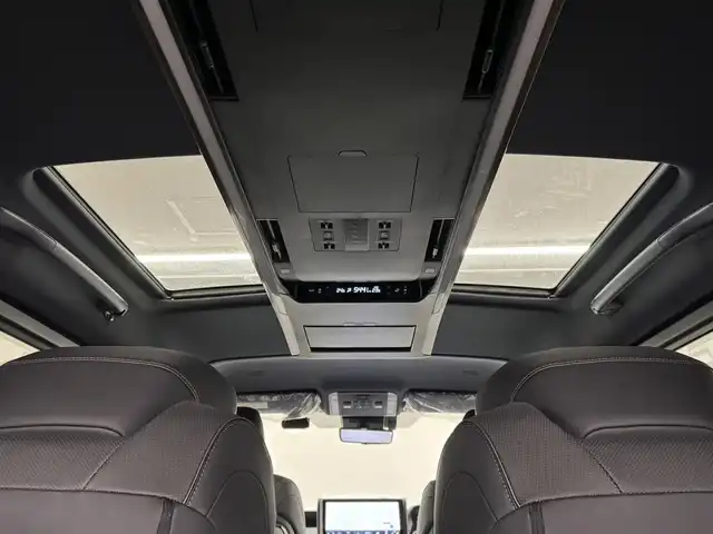 トヨタ アルファードハイブリット Z 三重県 2024(令6)年 0.5万km ブラック ハイブリッド/FF/MTモード付フロアCVT/14インチナビ/（FM/AM/TV/Bluetooth/USB/iPod/Miracast/CarPlay/AndroidAuto）/13.2インチ 有機EL後席モニター/パノラミックビューモニター（床下透過表示機能付）/両側パワースライドドア/ドライブレコーダー 前方/ETC2.0/Toyota Safety Sense/●PCS、LTA、レーダークルコン、アダプティブハイビーム、RSA、プロアクティブドライビングアシスト/●パーキングサポートブレーキ/・BSM/LCA/安心降車アシスト/など/装備/・デジタルインナーミラー*/・左右独立ムーンルーフ*/・合皮シート（ブラック）/・シートヒーター＆ベンチレーション（D/N/2nd）/・ステアリングヒーター/・パワーシート（Dメモリー付8way/N4way/2ndリクライニング＆オットマン）/・パワーバックドア/・100Vコンセント（1500W）/・ステアリングスイッチ/・3眼LEDヘッドランプ/・スーパーロングオーバーヘッドコンソール/・前席・後席左右独立オートエアコン/・オートワイパー/・おくだけ充電/・18inAW/・保/取/・スマートキーx2/など/*…メーカーOP