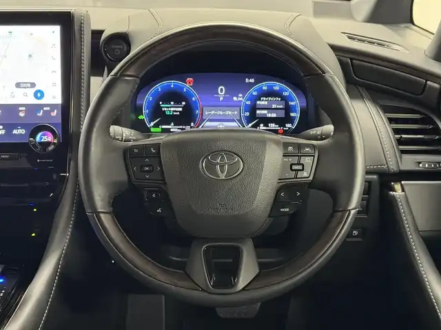 トヨタ アルファードハイブリット Z 三重県 2024(令6)年 0.5万km ブラック ハイブリッド/FF/MTモード付フロアCVT/14インチナビ/（FM/AM/TV/Bluetooth/USB/iPod/Miracast/CarPlay/AndroidAuto）/13.2インチ 有機EL後席モニター/パノラミックビューモニター（床下透過表示機能付）/両側パワースライドドア/ドライブレコーダー 前方/ETC2.0/Toyota Safety Sense/●PCS、LTA、レーダークルコン、アダプティブハイビーム、RSA、プロアクティブドライビングアシスト/●パーキングサポートブレーキ/・BSM/LCA/安心降車アシスト/など/装備/・デジタルインナーミラー*/・左右独立ムーンルーフ*/・合皮シート（ブラック）/・シートヒーター＆ベンチレーション（D/N/2nd）/・ステアリングヒーター/・パワーシート（Dメモリー付8way/N4way/2ndリクライニング＆オットマン）/・パワーバックドア/・100Vコンセント（1500W）/・ステアリングスイッチ/・3眼LEDヘッドランプ/・スーパーロングオーバーヘッドコンソール/・前席・後席左右独立オートエアコン/・オートワイパー/・おくだけ充電/・18inAW/・保/取/・スマートキーx2/など/*…メーカーOP