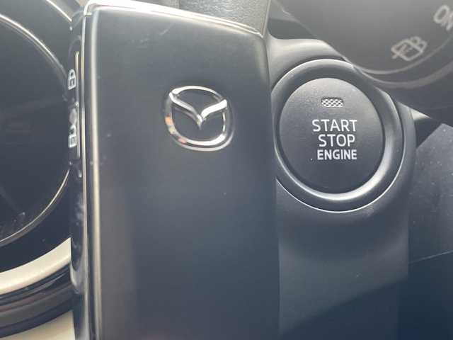 マツダ マツダ２ 15BD 愛知県 2023(令5)年 1.7万km スノーフレイクホワイトパールマイカ ワンオーナー/禁煙車/OP 純正リアルーフスポイラー/純正SDナビ/Bluetooth・USB・Apple CarPlay・AndroidAuto・AM・FM/３６０°セーフティーパッケージ/・３６０°ビューモニター/・フロントパーキングセンサー/・自動防眩ルームミラー/スマートシティーブレーキサポート/クリアランスソナー/ブラインドストップモニター（BSM）/車線逸脱防止システム/横滑り防止システム/スマートキー/プッシュスタート/LEDヘッドライト/オートライト/純正フロアマット/純正ドアバイザー/スペアスマートキー１本/取扱説明書/保証書