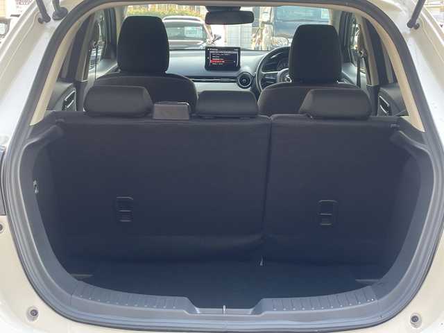 マツダ マツダ２ 15BD 愛知県 2023(令5)年 1.7万km スノーフレイクホワイトパールマイカ ワンオーナー/禁煙車/OP 純正リアルーフスポイラー/純正SDナビ/Bluetooth・USB・Apple CarPlay・AndroidAuto・AM・FM/３６０°セーフティーパッケージ/・３６０°ビューモニター/・フロントパーキングセンサー/・自動防眩ルームミラー/スマートシティーブレーキサポート/クリアランスソナー/ブラインドストップモニター（BSM）/車線逸脱防止システム/横滑り防止システム/スマートキー/プッシュスタート/LEDヘッドライト/オートライト/純正フロアマット/純正ドアバイザー/スペアスマートキー１本/取扱説明書/保証書