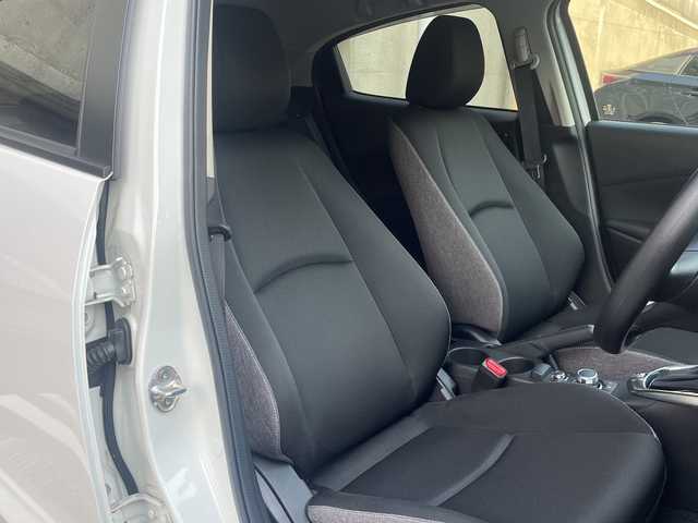 マツダ マツダ２ 15BD 愛知県 2023(令5)年 1.7万km スノーフレイクホワイトパールマイカ ワンオーナー/禁煙車/OP 純正リアルーフスポイラー/純正SDナビ/Bluetooth・USB・Apple CarPlay・AndroidAuto・AM・FM/３６０°セーフティーパッケージ/・３６０°ビューモニター/・フロントパーキングセンサー/・自動防眩ルームミラー/スマートシティーブレーキサポート/クリアランスソナー/ブラインドストップモニター（BSM）/車線逸脱防止システム/横滑り防止システム/スマートキー/プッシュスタート/LEDヘッドライト/オートライト/純正フロアマット/純正ドアバイザー/スペアスマートキー１本/取扱説明書/保証書