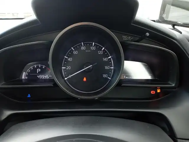 マツダ デミオ 13S 福井県 2018(平30)年 5万km ソウルレッドクリスタルM マツダコネクト７インチセンターディスプレイナビ/（Bluetooth/FM/AM/USB）/CELLSTARレーダー探知機（AR920AT）/CELLSTARドライブレコーダー（CS-21FH）/スマートキー/プッシュスタート/社外ETC/シートヒーター（D+N席）/LEDヘッドライト/オートライト/コーナーセンサー後/社外AW15インチ