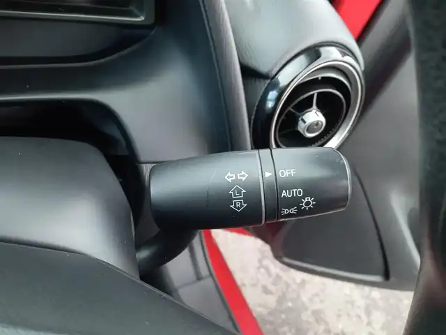 マツダ デミオ 13S 福井県 2018(平30)年 5万km ソウルレッドクリスタルM マツダコネクト７インチセンターディスプレイナビ/（Bluetooth/FM/AM/USB）/CELLSTARレーダー探知機（AR920AT）/CELLSTARドライブレコーダー（CS-21FH）/スマートキー/プッシュスタート/社外ETC/シートヒーター（D+N席）/LEDヘッドライト/オートライト/コーナーセンサー後/社外AW15インチ