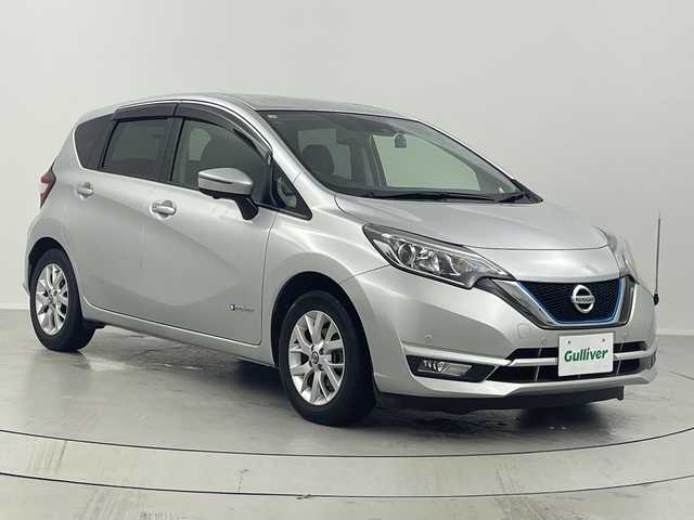 日産 ノート e－パワー メダリスト 福島県 2019(平31)年 1.9万km ブリリアントシルバー /禁煙車//アラウンドビューモニター//デジタルインナーミラー//社外７型ナビ/CD・DVD・BT・MSV・フルセグTV//レーダークルーズコントロール//ハーフレザーシート//オートハイビーム//クリアランスソナー//ステアリングリモコン//ＥＴＣ//ＬＥＤ//前後ドライブレコーダー//エマージェンシーブレーキ//フォグライト//コーナーポール//スペアキー