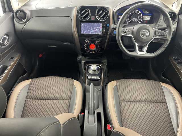 日産 ノート e－パワー メダリスト 福島県 2019(平31)年 1.9万km ブリリアントシルバー /禁煙車//アラウンドビューモニター//デジタルインナーミラー//社外７型ナビ/CD・DVD・BT・MSV・フルセグTV//レーダークルーズコントロール//ハーフレザーシート//オートハイビーム//クリアランスソナー//ステアリングリモコン//ＥＴＣ//ＬＥＤ//前後ドライブレコーダー//エマージェンシーブレーキ//フォグライト//コーナーポール//スペアキー