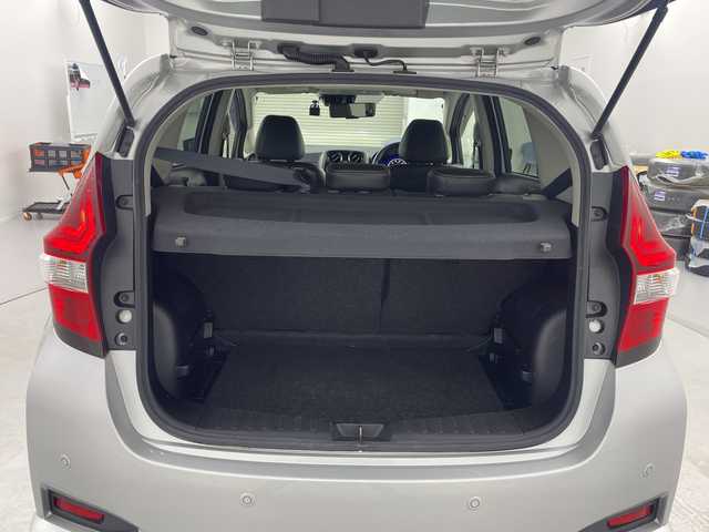 日産 ノート e－パワー メダリスト 福島県 2019(平31)年 1.9万km ブリリアントシルバー /禁煙車//アラウンドビューモニター//デジタルインナーミラー//社外７型ナビ/CD・DVD・BT・MSV・フルセグTV//レーダークルーズコントロール//ハーフレザーシート//オートハイビーム//クリアランスソナー//ステアリングリモコン//ＥＴＣ//ＬＥＤ//前後ドライブレコーダー//エマージェンシーブレーキ//フォグライト//コーナーポール//スペアキー