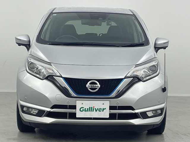 日産 ノート e－パワー メダリスト 福島県 2019(平31)年 1.9万km ブリリアントシルバー /禁煙車//アラウンドビューモニター//デジタルインナーミラー//社外７型ナビ/CD・DVD・BT・MSV・フルセグTV//レーダークルーズコントロール//ハーフレザーシート//オートハイビーム//クリアランスソナー//ステアリングリモコン//ＥＴＣ//ＬＥＤ//前後ドライブレコーダー//エマージェンシーブレーキ//フォグライト//コーナーポール//スペアキー