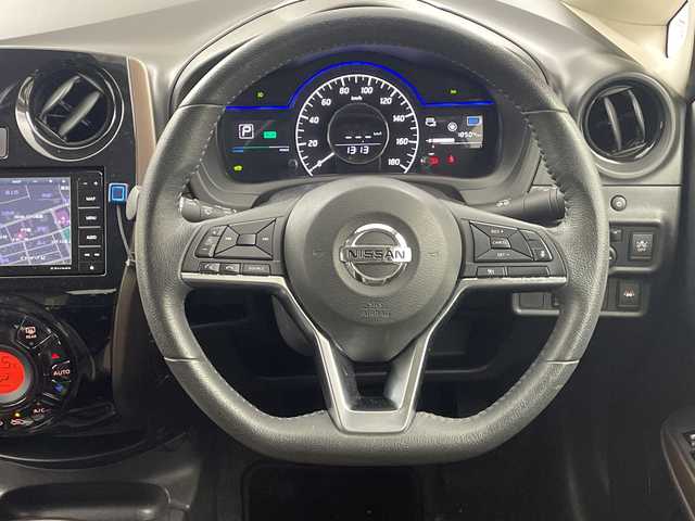 日産 ノート e－パワー メダリスト 福島県 2019(平31)年 1.9万km ブリリアントシルバー /禁煙車//アラウンドビューモニター//デジタルインナーミラー//社外７型ナビ/CD・DVD・BT・MSV・フルセグTV//レーダークルーズコントロール//ハーフレザーシート//オートハイビーム//クリアランスソナー//ステアリングリモコン//ＥＴＣ//ＬＥＤ//前後ドライブレコーダー//エマージェンシーブレーキ//フォグライト//コーナーポール//スペアキー