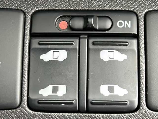 ホンダ ステップワゴン G インターナビEセレクション 群馬県 2012(平24)年 11.4万km ホワイトオーキッドパール 純正ナビ　純正９型後席モニター　バックカメラ　フルセグＴＶ　両側電動スライドドア　ＥＴＣ　ドライブレコーダー　キセノンヘッドライト　オートライト　スマートキー　横滑り防止装置　ルーフキャリア　禁煙