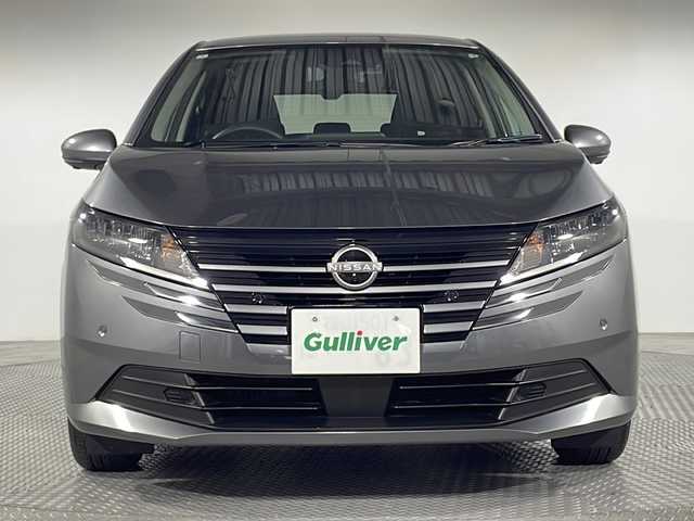 日産 ノート X 神奈川県 2024(令6)年 0.5万km ダークメタルグレー 純正9型ディスプレイオーディオ/AM FM AndroidAuto AppleCarPlay Bluetooth/アラウンドビューモニター/ブラインドスポットモニター/車線逸脱警報/後側方車両検知警報/エマージェンシーブレーキ/速度標識表示/標識検知支援/駐車支援/後退時車両検知警報/ふらつき警報/前席シートヒーター/ステアリングヒーター/ステアリングリモコン/純正ドライブレコーダー/ビルトインETC/フロアマット/LEDヘッドライト/オートライト/オートマチックハイビーム/インテリジェントキー/スペアキー