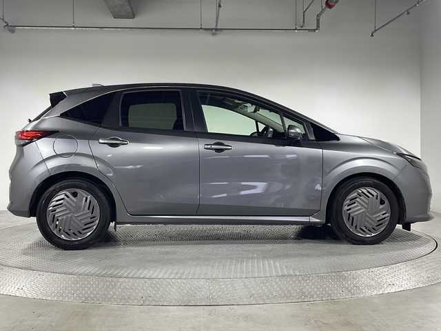 日産 ノート X 神奈川県 2024(令6)年 0.5万km ダークメタルグレー 純正9型ディスプレイオーディオ/AM FM AndroidAuto AppleCarPlay Bluetooth/アラウンドビューモニター/ブラインドスポットモニター/車線逸脱警報/後側方車両検知警報/エマージェンシーブレーキ/速度標識表示/標識検知支援/駐車支援/後退時車両検知警報/ふらつき警報/前席シートヒーター/ステアリングヒーター/ステアリングリモコン/純正ドライブレコーダー/ビルトインETC/フロアマット/LEDヘッドライト/オートライト/オートマチックハイビーム/インテリジェントキー/スペアキー