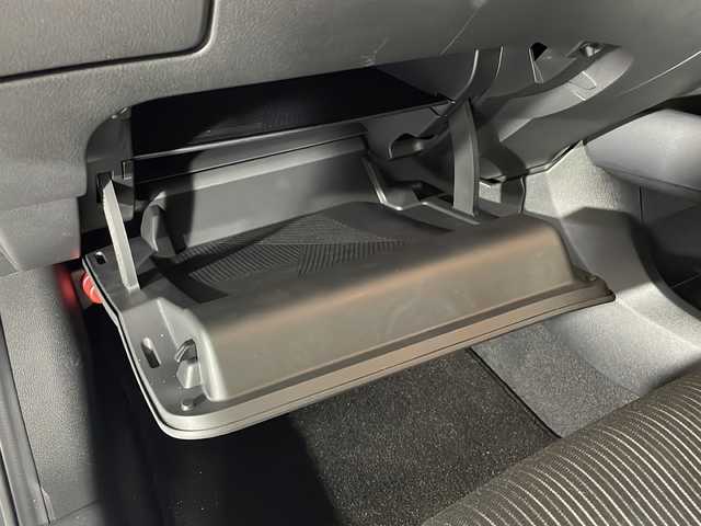 日産 ノート X 神奈川県 2024(令6)年 0.5万km ダークメタルグレー 純正9型ディスプレイオーディオ/AM FM AndroidAuto AppleCarPlay Bluetooth/アラウンドビューモニター/ブラインドスポットモニター/車線逸脱警報/後側方車両検知警報/エマージェンシーブレーキ/速度標識表示/標識検知支援/駐車支援/後退時車両検知警報/ふらつき警報/前席シートヒーター/ステアリングヒーター/ステアリングリモコン/純正ドライブレコーダー/ビルトインETC/フロアマット/LEDヘッドライト/オートライト/オートマチックハイビーム/インテリジェントキー/スペアキー