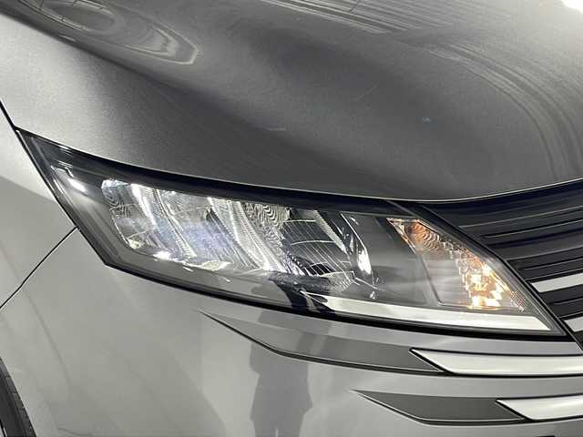 日産 ノート X 神奈川県 2024(令6)年 0.5万km ダークメタルグレー 純正9型ディスプレイオーディオ/AM FM AndroidAuto AppleCarPlay Bluetooth/アラウンドビューモニター/ブラインドスポットモニター/車線逸脱警報/後側方車両検知警報/エマージェンシーブレーキ/速度標識表示/標識検知支援/駐車支援/後退時車両検知警報/ふらつき警報/前席シートヒーター/ステアリングヒーター/ステアリングリモコン/純正ドライブレコーダー/ビルトインETC/フロアマット/LEDヘッドライト/オートライト/オートマチックハイビーム/インテリジェントキー/スペアキー