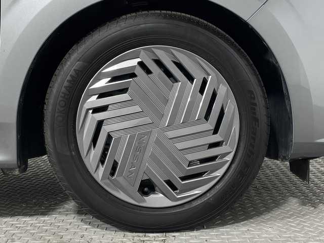 日産 ノート X 神奈川県 2024(令6)年 0.5万km ダークメタルグレー 純正9型ディスプレイオーディオ/AM FM AndroidAuto AppleCarPlay Bluetooth/アラウンドビューモニター/ブラインドスポットモニター/車線逸脱警報/後側方車両検知警報/エマージェンシーブレーキ/速度標識表示/標識検知支援/駐車支援/後退時車両検知警報/ふらつき警報/前席シートヒーター/ステアリングヒーター/ステアリングリモコン/純正ドライブレコーダー/ビルトインETC/フロアマット/LEDヘッドライト/オートライト/オートマチックハイビーム/インテリジェントキー/スペアキー