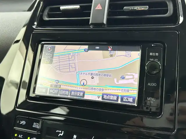 トヨタ プリウス S 千葉県 2016(平28)年 6.1万km ホワイトパールクリスタルシャイン 禁煙車/トヨタセーフティセンス/・プリクラッシュセーフティ/・レーンディパーチャーアラート/・レーンキープアシスト/・レーダークルーズコントロール/・先行車発進システム/純正メモリナビ/・型番：NSZN-W64T/・CD/DVD/Bluetooth/フルセグTV/・バックカメラ/・ビルトインETC/革巻きステアリング/・ステアリングスイッチ/純正フロアマット/純正ドアバイザー/純正ホイールキャップ/オートライト/・オートマチックハイビーム/・LEDヘッドライト/・LEDフォグランプ/電動格納ウインカーミラー/プッシュスタート/・スマートキー