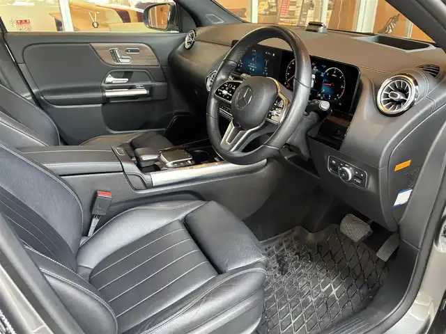 メルセデス・ベンツ ＧＬＡ２００ｄ 4マチック 宮城県 2020(令2)年 5.1万km マウンテングレー ワンオーナー/レザーエクスクルーシブパッケージ/アドバンスドパッケージ/ナビゲーションパッケージ/レーダーセーフティパッケージ/パノラミックスライディングルーフ/フルセグTV/360°カメラシステム/ヘッドアップディスプレイ/ブラックレザーシート/メモリ機能付きパワーシート/シートヒーター/LEDヘッドライト/オートライト/アンビエントライト/ドライブレコーダー(フロント)/純正18インチAW/キーレスゴー/パワーバックドア