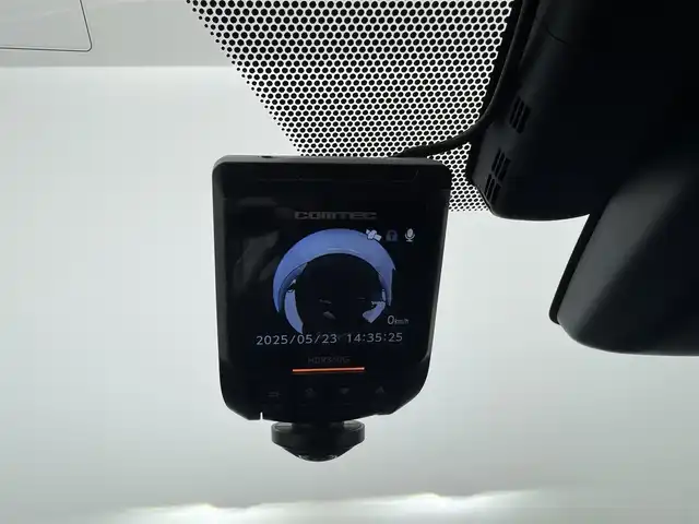 トヨタ プリウス Sセーフティプラス 大阪府 2017(平29)年 6.3万km ホワイトパールクリスタルシャイン トヨタセーフティーセンス　/レーダークルーズコントロール　/パーキングアシスト　/HUD　/純正9インチSDナビ　/フルセグTV　/Bluetooth　/ステアリングリモコン　/ドラレコ　/自動防眩ミラー　/ビルトインETC /フォグランプ　/革巻きステアリング　/クリアランスソナー　