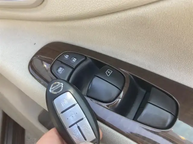 日産 セレナ 20G 青森県 2011(平23)年 11.9万km スチールブルー 4WD/純正HDDナビ・フルセグTV/純正フリップダウンモニター/バックカメラ/両側パワースライドドア/クルーズコントロール/ビルトインETC/純正エンジンスターター/インテリキー/プッシュスタート/HIDライト/フォグランプ/ライトレベライザー/純正15インチアルミ/純正フロアマット