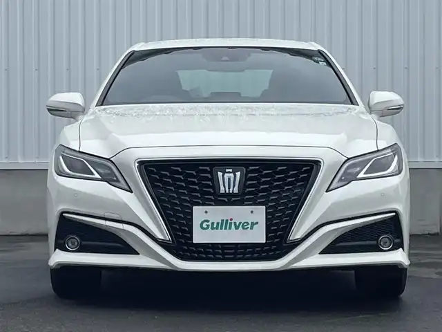 トヨタ クラウン ハイブリッド S Cパッケージ 愛媛県 2019(平31)年 9.5万km ホワイトパールクリスタルシャイン 純正ナビ（Bluetooth/フルセグTV/メモリナビ）/USB/ETC/バックカメラ/AUX接続可能/純正フロアマット/パワーシート/シートヒーター/ステアリングヒーター/バドルシフト/純正アルミホイール/前後コーナーセンサー/クルーズコントロール/LEDヘッドライト/ABS/横滑り防止装置/レーンキープアシスト/盗難防止装置/オートマチックハイビーム/衝突被害軽減システム