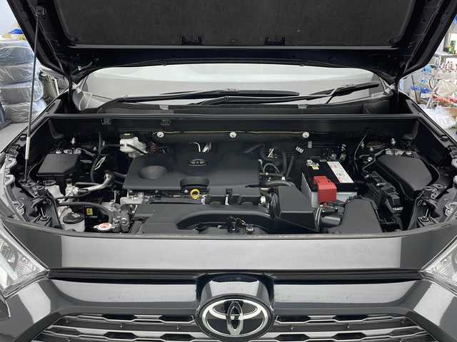 トヨタ ＲＡＶ４ G 長野県 2023(令5)年 4.5万km アティチュードブラックマイカ 4WD/純正メモリナビ&フルセグTV&USB&BT/トヨタセーフティセンス/アダプティブクルーズコントロール/レーントレーシングアシスト/プリクラッシュセーフティ/クリアランスソナー/リアクロストラフィックアラート/ブラインドスポットモニター/パーキングサポートブレーキ/オートマチックハイビーム/パワーバックドア/レザーシート/前席エアシート/前席シートヒーター/運転席パワーシート/運転席シートメモリ/ステアリングスイッチ/ステアリングヒーター/サイド・バックカメラ/ビルトインETC2.0/LEDヘッドライト/オートライト/フロントフォグランプ/電動格納ミラー/ウィンカーミラー/電動ホールド/オートホールド/純正18インチAW装着/社外フロアマット/純正ドアバイザー/プッシュスタート/スマートキー/スペアキー1本