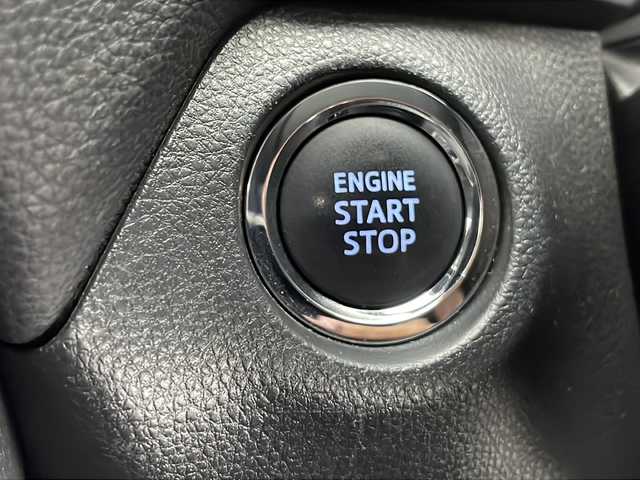 トヨタ ＲＡＶ４ G 長野県 2023(令5)年 4.5万km アティチュードブラックマイカ 4WD/純正メモリナビ&フルセグTV&USB&BT/トヨタセーフティセンス/アダプティブクルーズコントロール/レーントレーシングアシスト/プリクラッシュセーフティ/クリアランスソナー/リアクロストラフィックアラート/ブラインドスポットモニター/パーキングサポートブレーキ/オートマチックハイビーム/パワーバックドア/レザーシート/前席エアシート/前席シートヒーター/運転席パワーシート/運転席シートメモリ/ステアリングスイッチ/ステアリングヒーター/サイド・バックカメラ/ビルトインETC2.0/LEDヘッドライト/オートライト/フロントフォグランプ/電動格納ミラー/ウィンカーミラー/電動ホールド/オートホールド/純正18インチAW装着/社外フロアマット/純正ドアバイザー/プッシュスタート/スマートキー/スペアキー1本