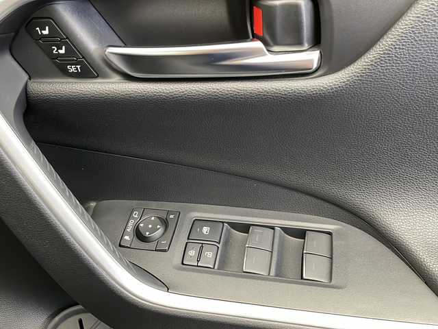 トヨタ ＲＡＶ４ G 長野県 2023(令5)年 4.5万km アティチュードブラックマイカ 4WD/純正メモリナビ&フルセグTV&USB&BT/トヨタセーフティセンス/アダプティブクルーズコントロール/レーントレーシングアシスト/プリクラッシュセーフティ/クリアランスソナー/リアクロストラフィックアラート/ブラインドスポットモニター/パーキングサポートブレーキ/オートマチックハイビーム/パワーバックドア/レザーシート/前席エアシート/前席シートヒーター/運転席パワーシート/運転席シートメモリ/ステアリングスイッチ/ステアリングヒーター/サイド・バックカメラ/ビルトインETC2.0/LEDヘッドライト/オートライト/フロントフォグランプ/電動格納ミラー/ウィンカーミラー/電動ホールド/オートホールド/純正18インチAW装着/社外フロアマット/純正ドアバイザー/プッシュスタート/スマートキー/スペアキー1本